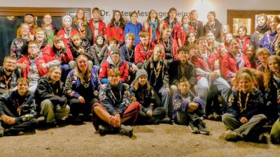 Gruppefoto af danske og østrigske spejdere